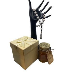 Gift Set- ‘Apres Ski’- Howlite anxiety beads and scented candle